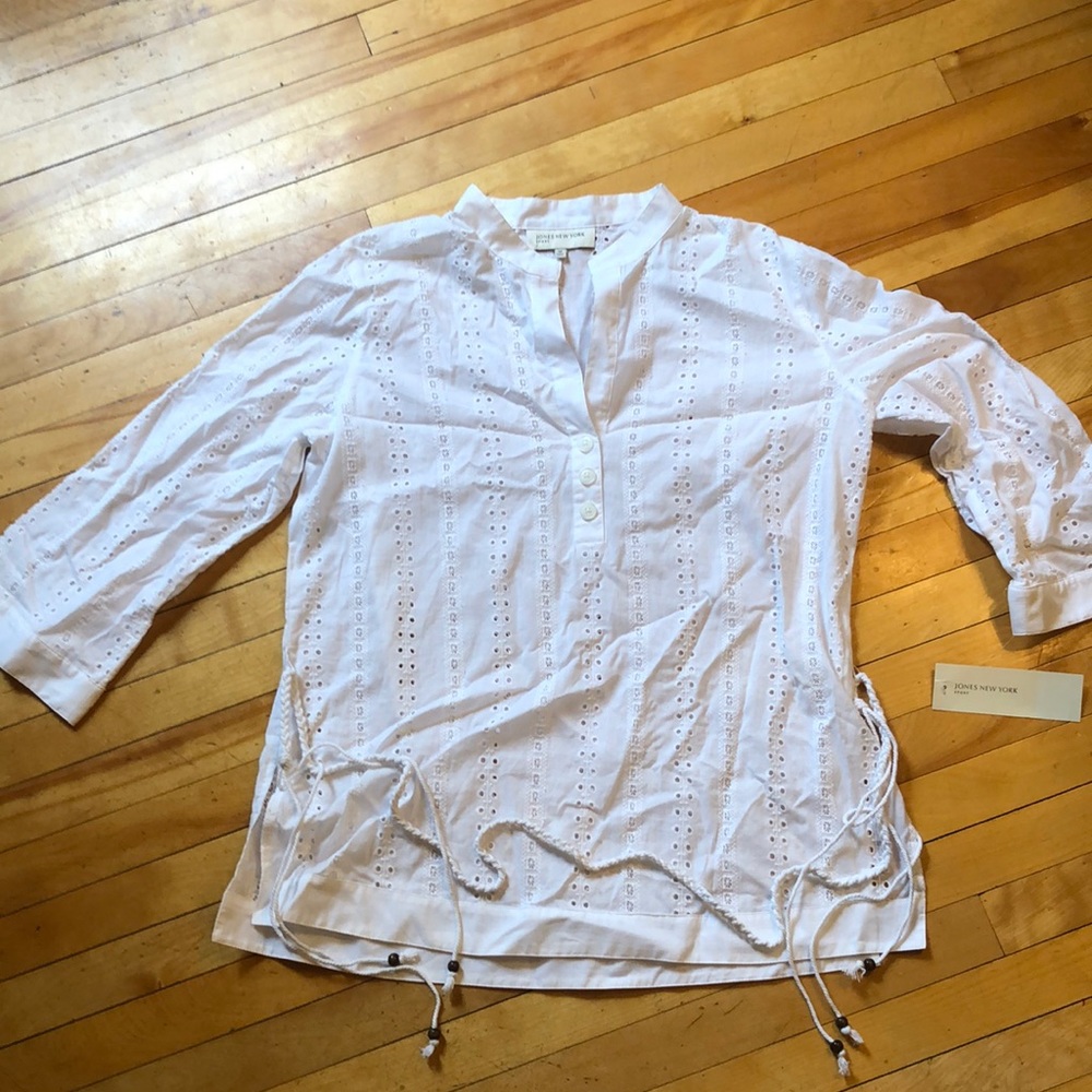 Jones New York eyelet tunic with belt M